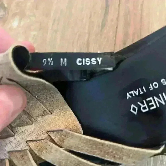 Donald J Pliner Cissy Gold Wedge Sandals Size - 9.5 - Picture 7 of 7